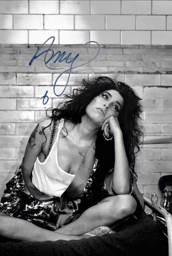 Amy winehouse 8x10 signed - winehouse,