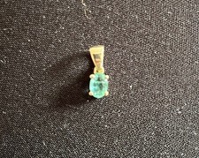 9ct yellow gold solitaire Emerald pendant bnwt