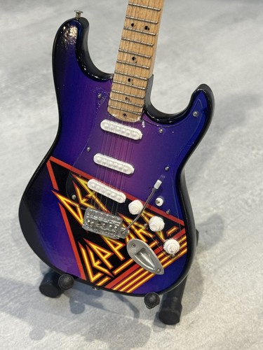 Def leppard miniature - leppard,