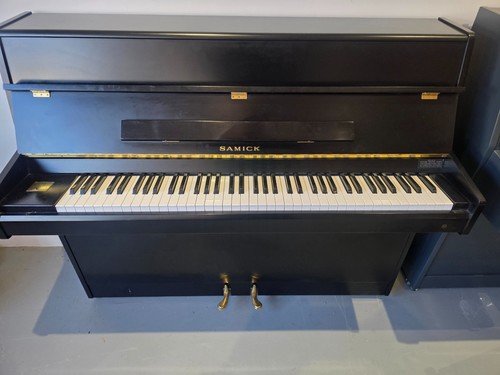 Superb octave samick upright - superb,