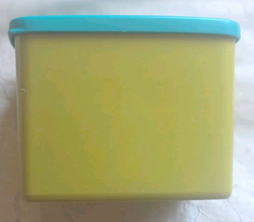 Vintage lidded tupperware - lidded,