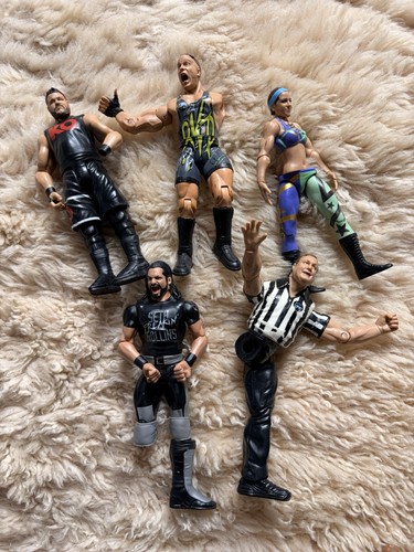 Wwe figure bundle broken - wwe,
