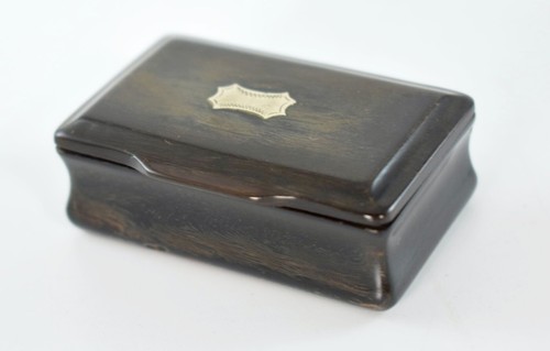 Antique pressed horn snuff box - horn,