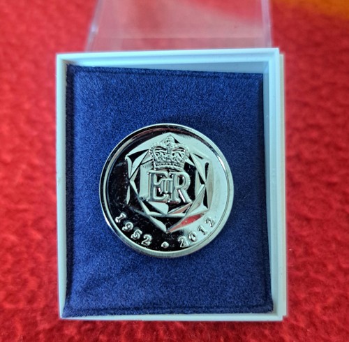 Diamond jubilee medal lapel - diamond,