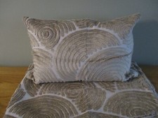 SUPERB QUALITY CUT VELVET GEOMETRIC GOLDEN BROWN CONTRASTING CUSHION COVERS X4