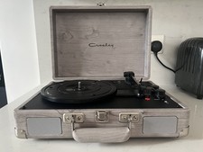 Crosley Turntable CR8005U - Stylish Retro Briefcase Vinyl Speaker
