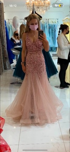 Red carpet ready - red,