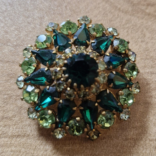 Gold tone round green - gold,