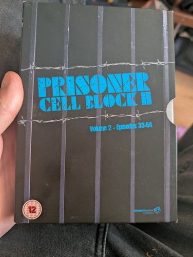 Prisoner cell blockage - prisoner,