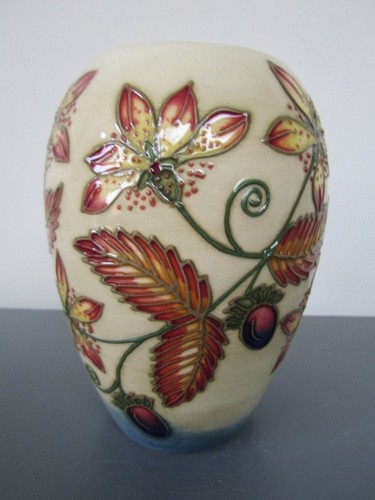 Moorcroft vase service berry - vase,
