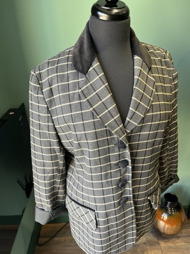 Ladies size checked jacket - 14,