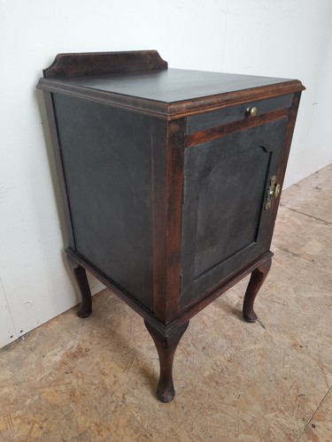 Mahogany bedside cabinet with