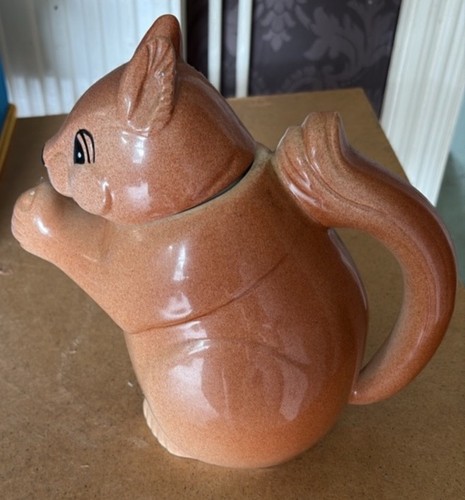 Carlton ware squirrel novelty - carlton,