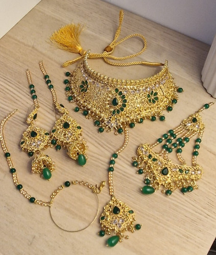 Asian gold jewellery set - , of