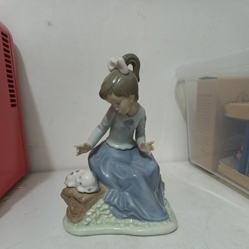 Nao lladro girl seated - by, on