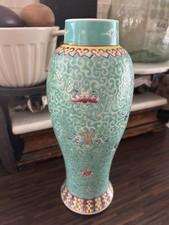 2x Chinese porcelain vases