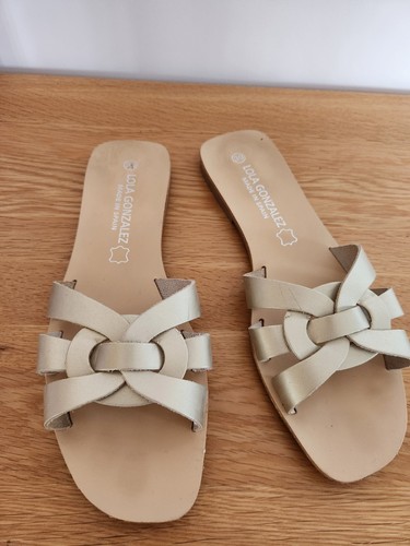 Pale gold leather size flat - size,