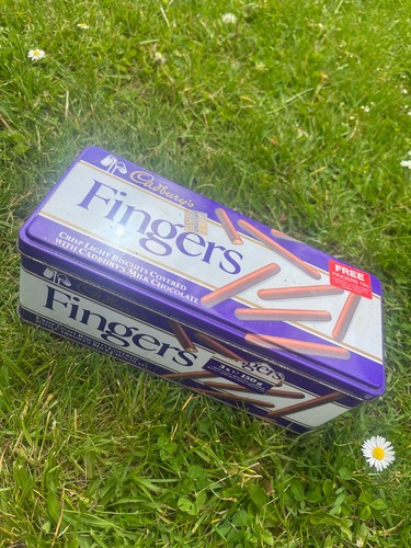 Cadbury fingers tin - cadbury, vgc