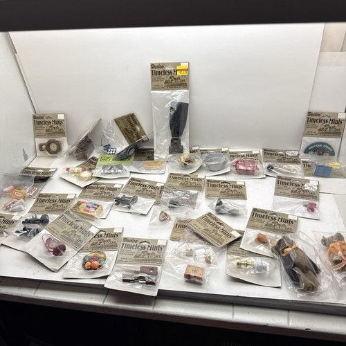 Huge dollhouse lot new - 34,