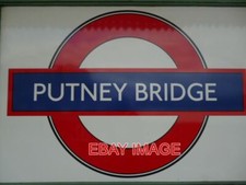 PHOTO  TUBE SIGN PUTNEY BRIDGE
