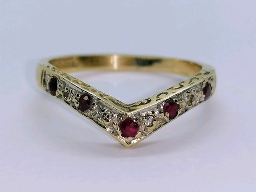 9ct gold ruby and diamond - 9ct,
