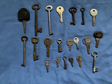 JOB LOT OF 21 x OLD USED KEYS