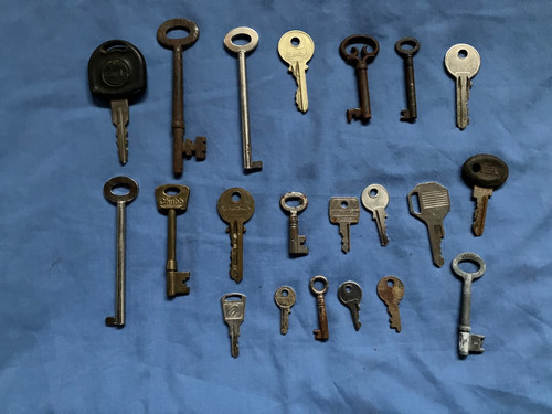 Job lot old used keys - lot,