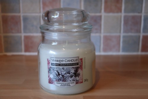 Yankee candle white - pine, cones