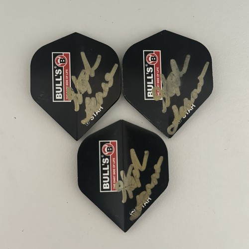Steve lennon signed darts - lennon,