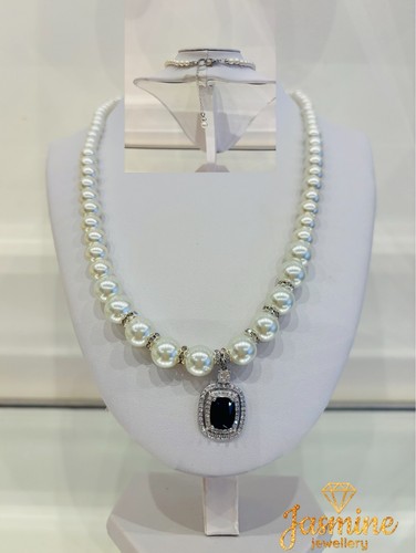 Women bridal ivry - ivry, glass
