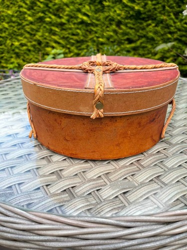 Vintage tan leather - collar, box