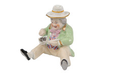 Snuff Box Staffordshire Pipe Smoking Figure h7cm Circa 1850