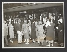 S7) RARE ARCHIVE PRESS PHOTO CHILDREN EVACUEES WATERLOO BOURNEMOUTH WORLD WAR 2
