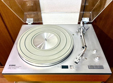 YAMAHA YP-800 Turntable with