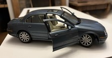 Maisto 1/18 Scale Model Car