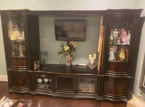 Entertainment unit with glass - unit,