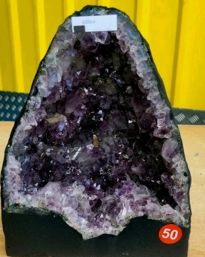 Stunning amethyst geode cave - stunning,