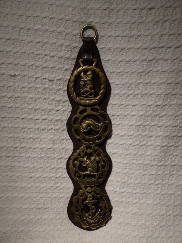 Vintage horse brasses on - 4,