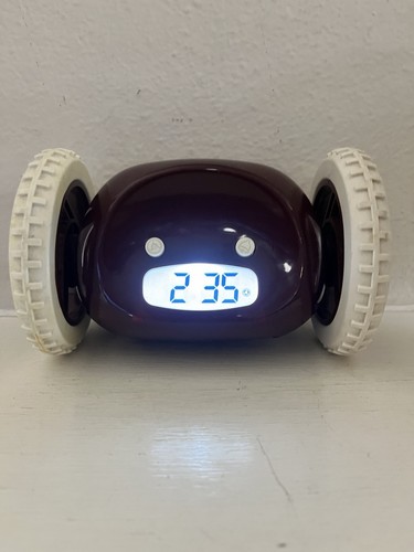 Clocky runaway clock - runaway, wheels
