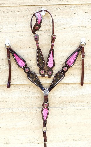 Premium horse show - horse, saddle