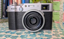 Fujifilm X100V 26.1MP Compact Camera - Silver - 8200  Shutter Count 