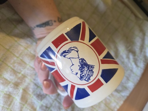 Queens silver jubilee mug