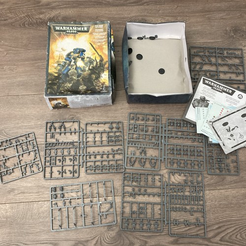 Warhammer 40k space marine - 40k:,