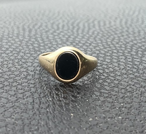 9ct gold black stone ring