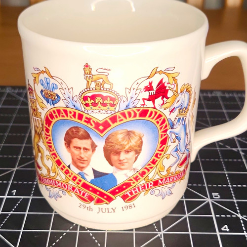 Unmarked ceramic commemorative - unmarked,