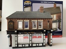 OO Gauge Bachmann Scenecraft 44-206 Low Relief Corner Pub