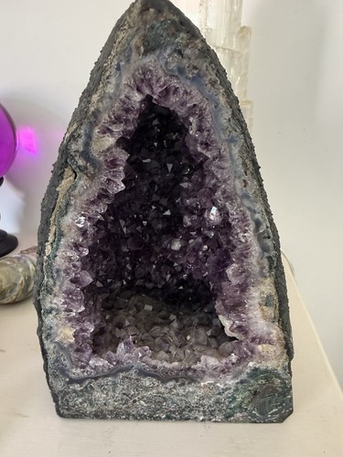 Large amethyst crystal - ,