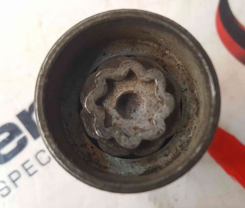 Renault locking wheel nut - v,