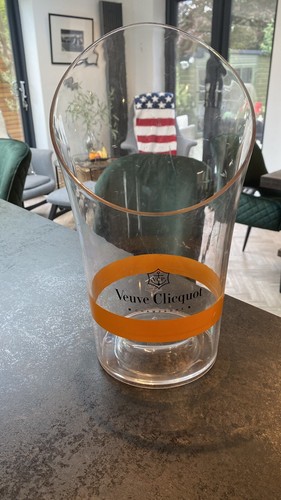 Veuve clicquot champagne - veuve,