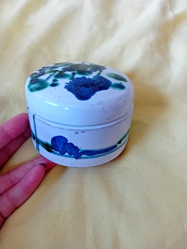 Small white ceramic trinket - white,